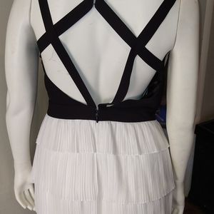 COPY - BCBG ruffle size 10 Black & White cocktail dress VERY sexy and flatterin…